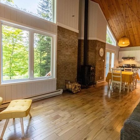 Les Chalets Tourisma - Chalet Dans Les Bois Avec Lac Prive - Le Colibri Saint-Raymond Exterior foto